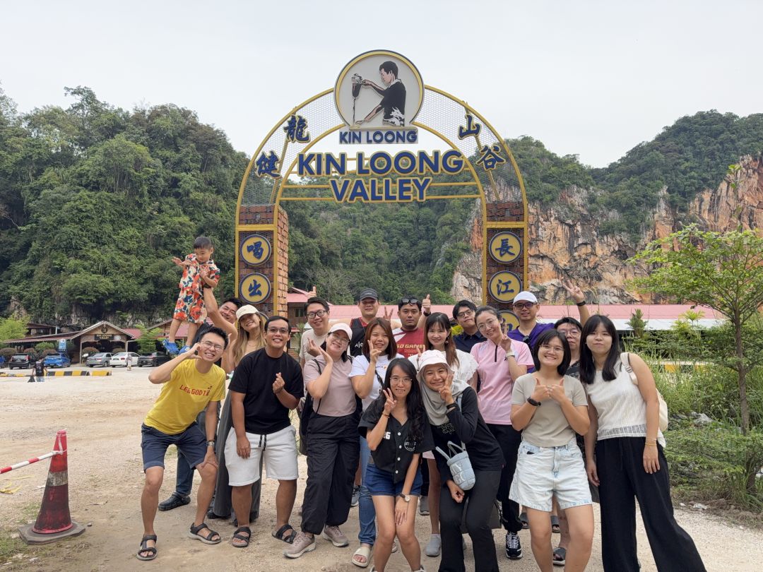 Group photo at Kin Loong Valley